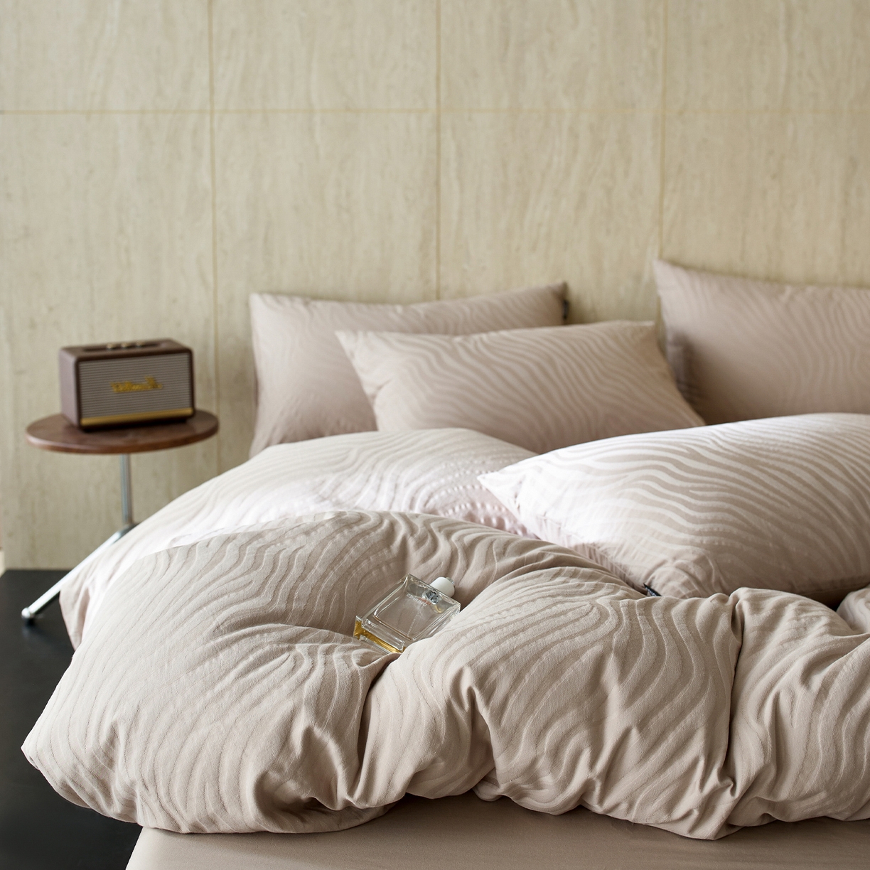 91家纺网 家纺一手货源 找家纺 小懒猪 2026新款亲肤舒适立体全棉提花四件套 杰斯-金属灰