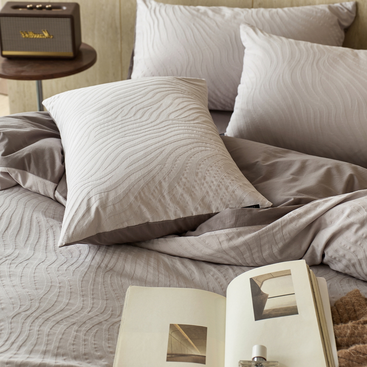 91家纺网 家纺一手货源 找家纺 小懒猪 2026新款亲肤舒适立体全棉提花四件套 杰斯-银灰