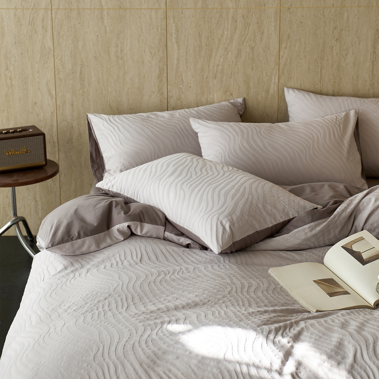 91家纺网 家纺一手货源 找家纺 小懒猪 2026新款亲肤舒适立体全棉提花四件套 杰斯-银灰