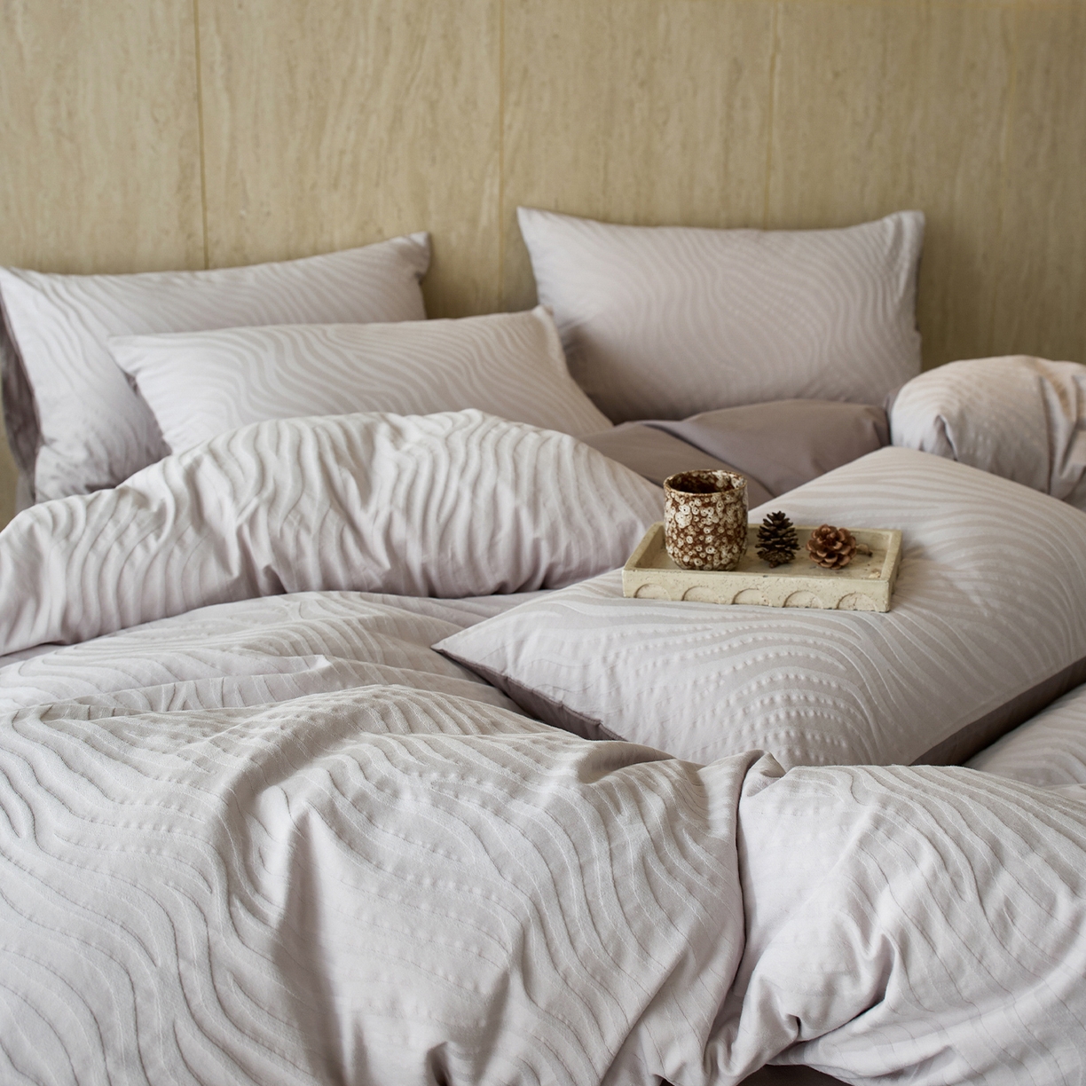 91家纺网 家纺一手货源 找家纺 小懒猪 2026新款亲肤舒适立体全棉提花四件套 杰斯-银灰