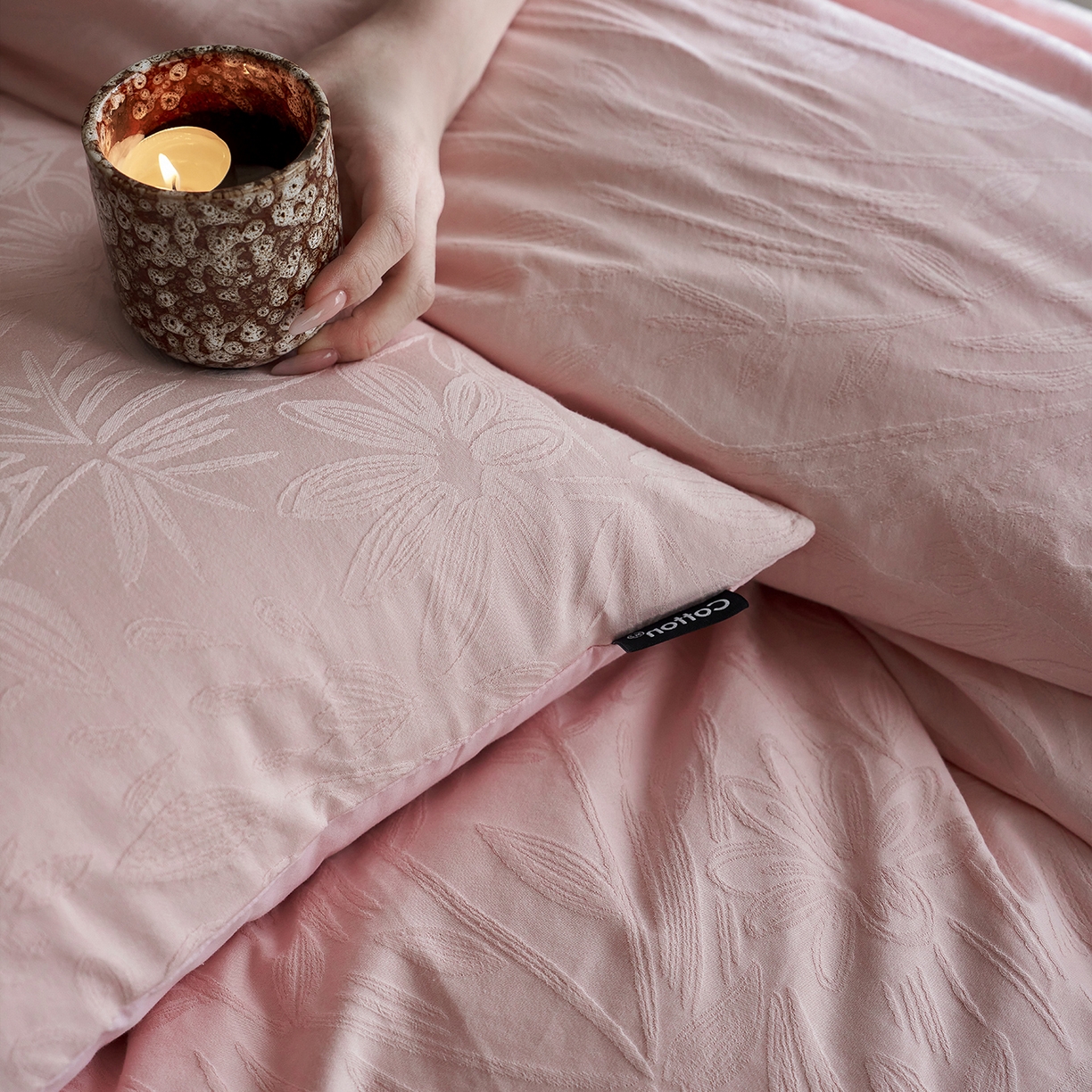 91家纺网 家纺一手货源 找家纺 小懒猪 2026新款亲肤舒适立体全棉提花四件套 秘境-唯美粉