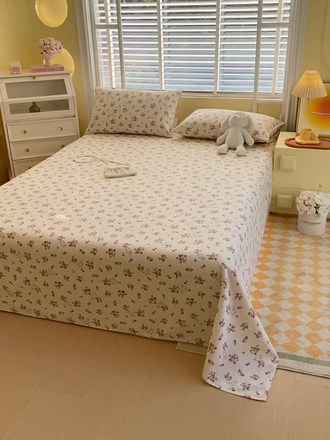 91家纺网 家纺一手货源 找家纺 爱彼家纺 2026新款古艺印花小碎花老粗布床单-粗纱系列二 春日撩人