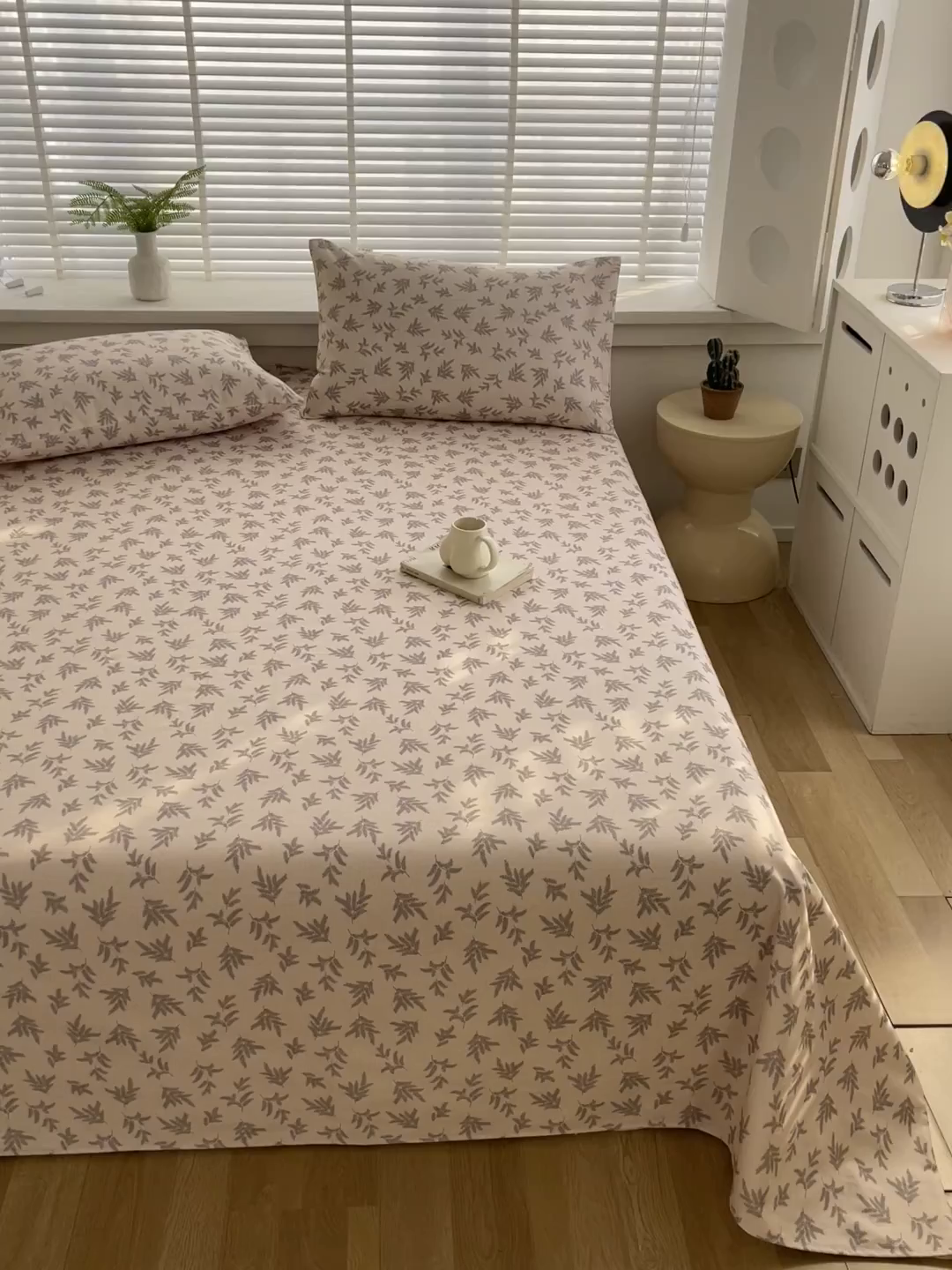 91家纺网 家纺一手货源 找家纺 爱彼家纺 2026新款古艺印花小碎花老粗布床单-粗纱系列二 深遂