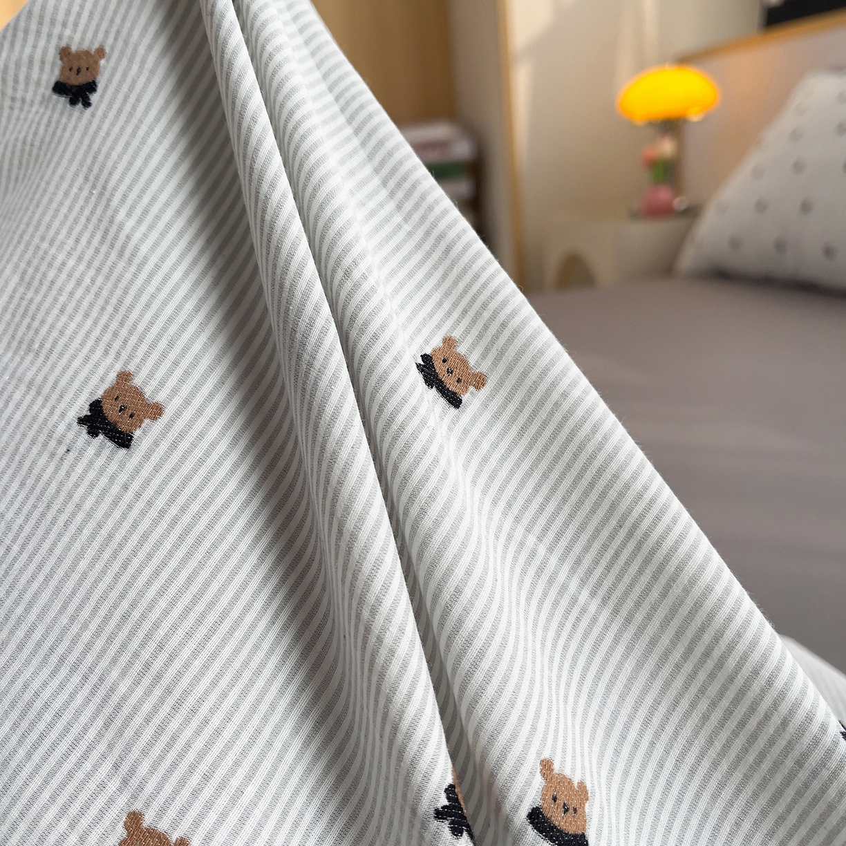 91家纺网 家纺一手货源 找家纺 （总）炫拼家纺 2026新款A类全棉60支色织提花剪花B版40支水洗棉四件套-米熊系列