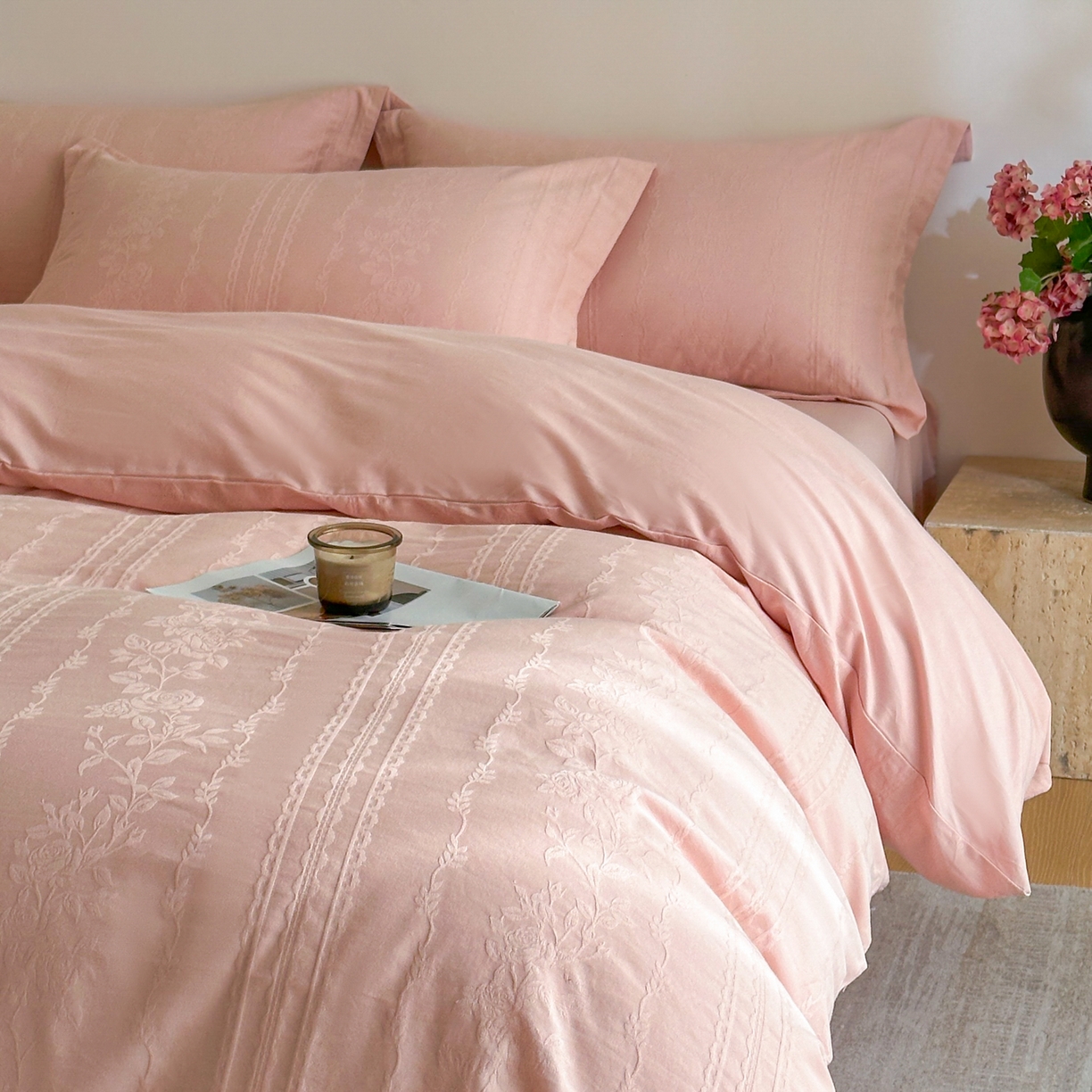 91家纺网 家纺一手货源 找家纺 格里芬家纺 2026新款全棉水洗立体浮雕提花纯棉四件套 花漾甜心-唯美粉