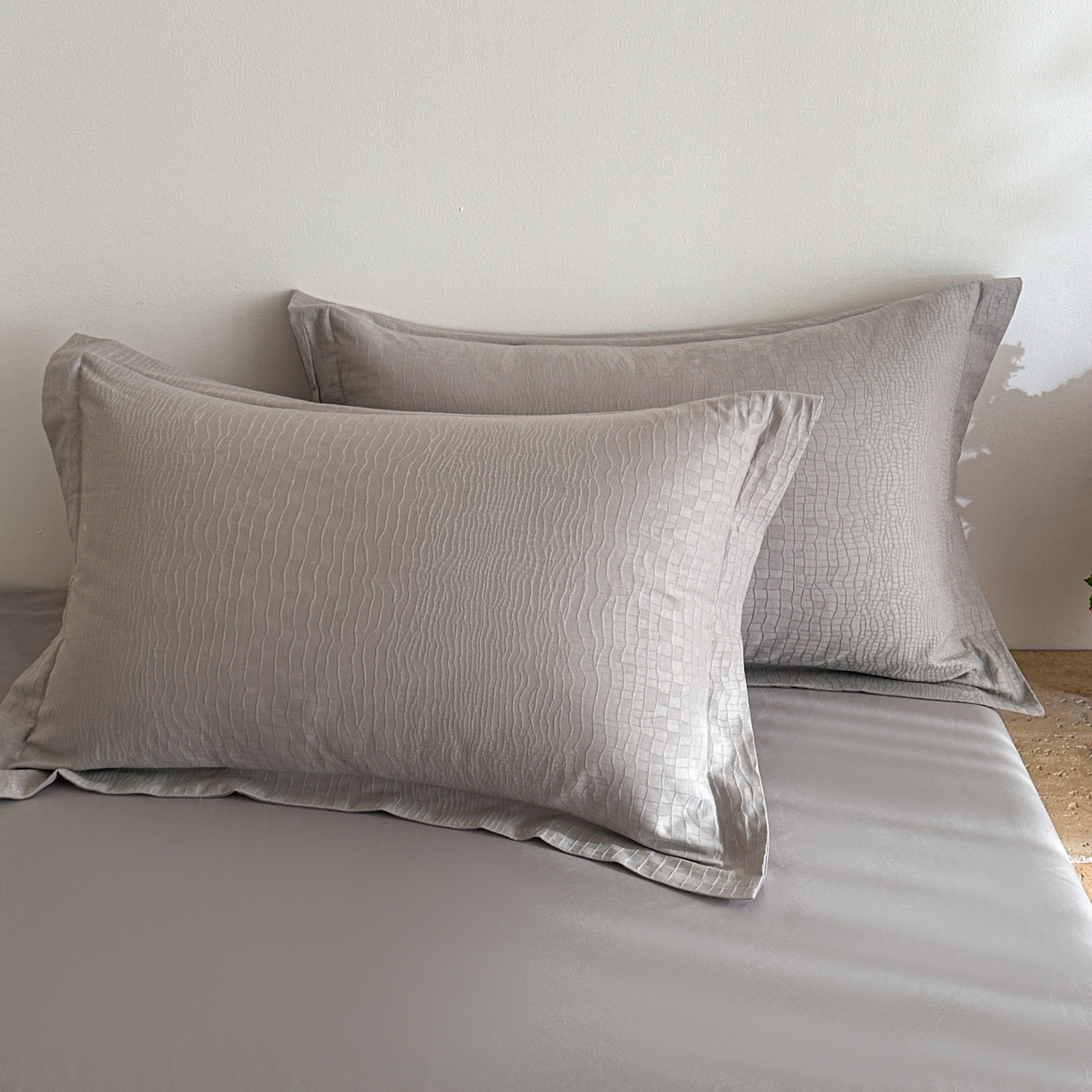 91家纺网 家纺一手货源 找家纺 格里芬家纺 2026新款全棉水洗立体浮雕提花纯棉四件套 石烁-太空灰