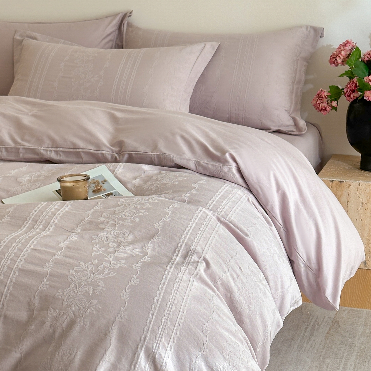 91家纺网 家纺一手货源 找家纺 格里芬家纺 2026新款全棉水洗立体浮雕提花纯棉四件套 花漾甜心-淡雅紫