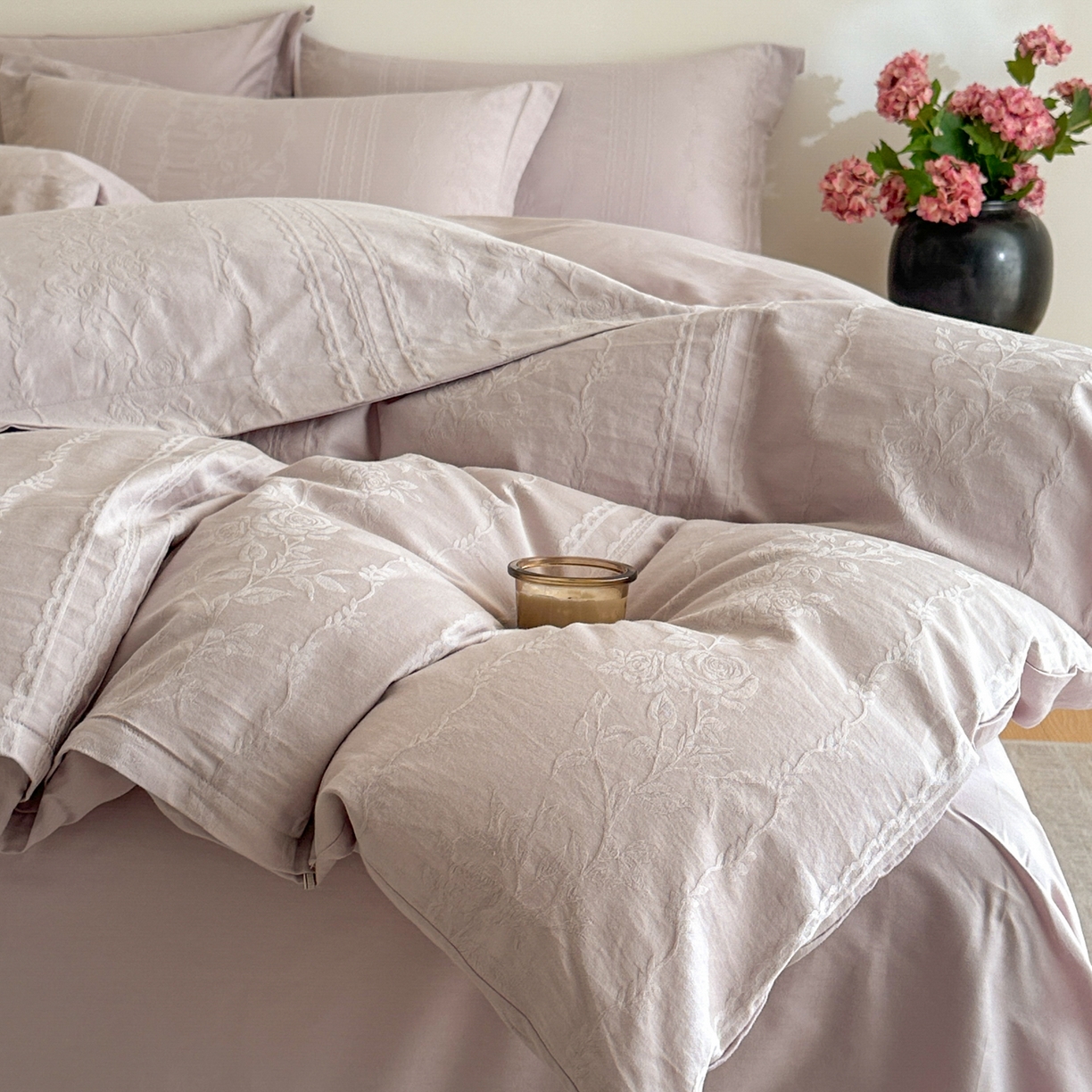 91家纺网 家纺一手货源 找家纺 格里芬家纺 2026新款全棉水洗立体浮雕提花纯棉四件套 花漾甜心-淡雅紫