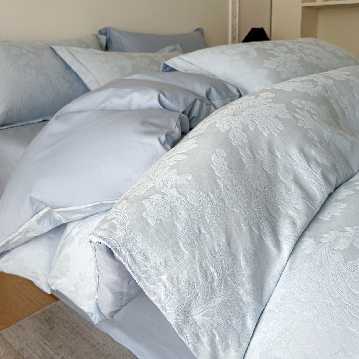 91家纺网 家纺一手货源 找家纺 格里芬家纺 2026新款全棉水洗立体浮雕提花纯棉四件套 柔风香草-云水蓝