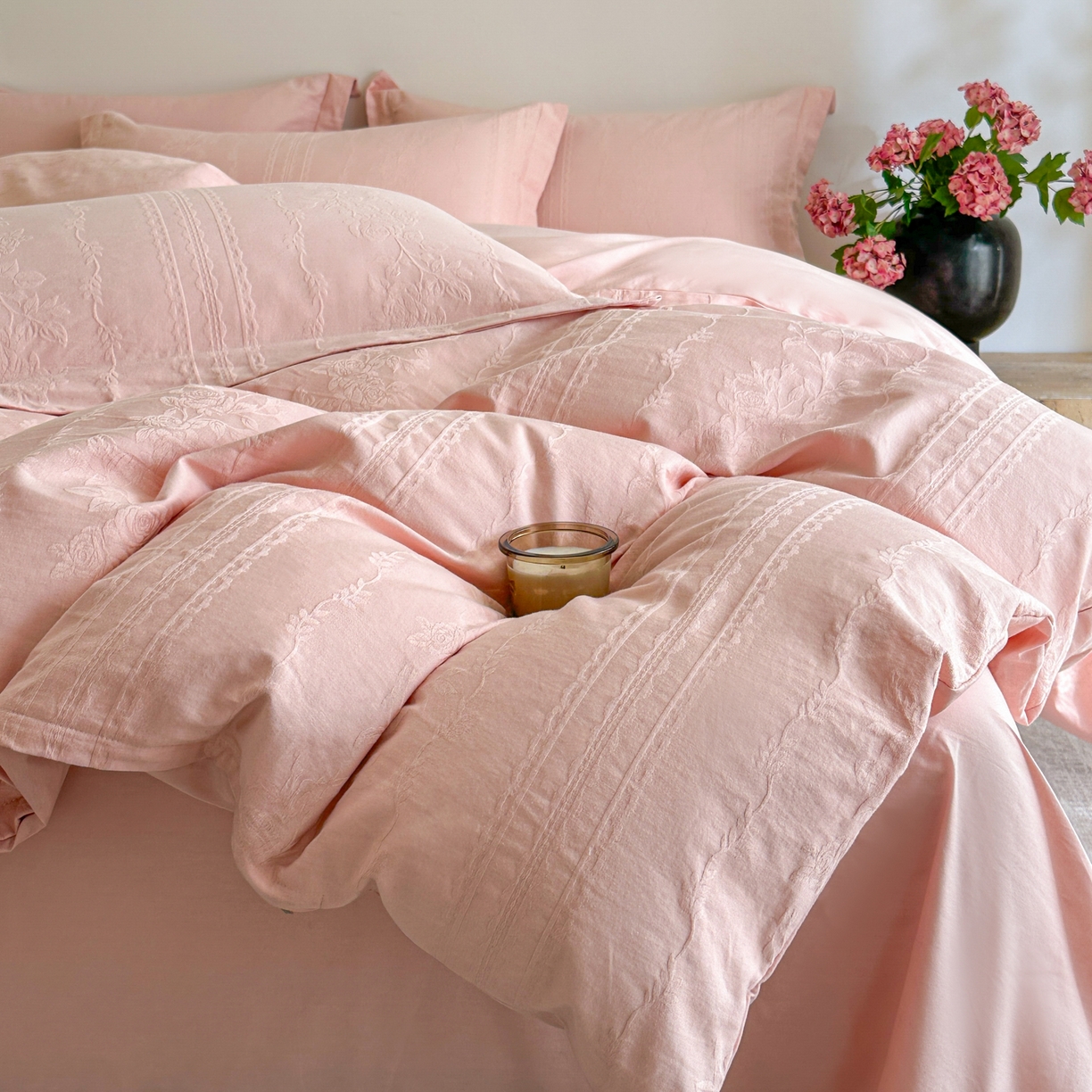 91家纺网 家纺一手货源 找家纺 格里芬家纺 2026新款全棉水洗立体浮雕提花纯棉四件套 花漾甜心-唯美粉