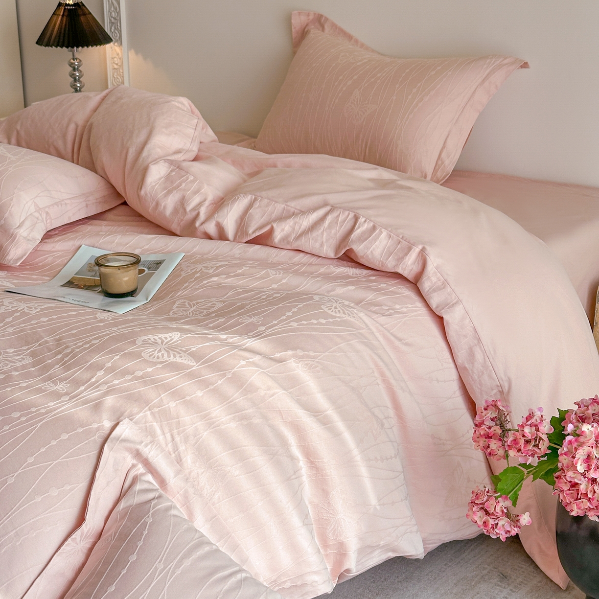 91家纺网 家纺一手货源 找家纺 格里芬家纺 2026新款全棉水洗立体浮雕提花纯棉四件套 蝶梦-唯美粉