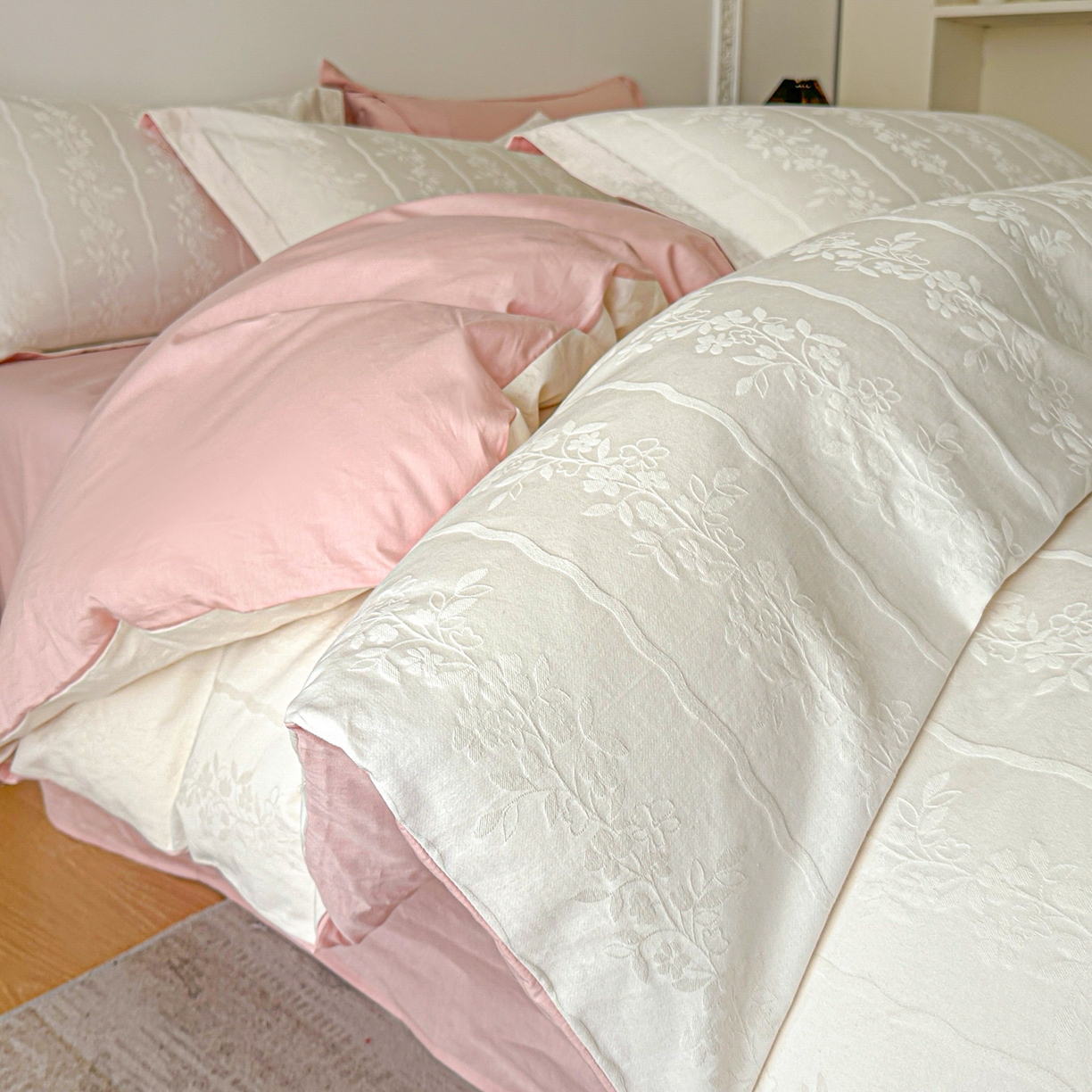 91家纺网 家纺一手货源 找家纺 格里芬家纺 2026新款全棉水洗立体浮雕提花纯棉四件套 浪漫情缘-奶昔白