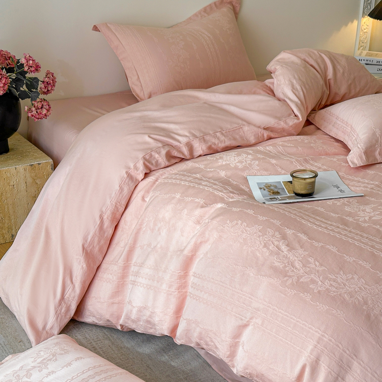 91家纺网 家纺一手货源 找家纺 格里芬家纺 2026新款全棉水洗立体浮雕提花纯棉四件套 花漾甜心-唯美粉