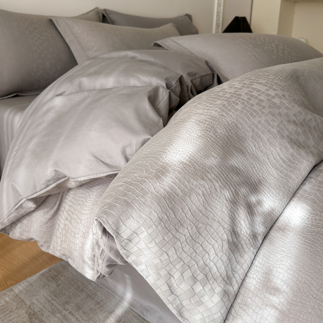 91家纺网 家纺一手货源 找家纺 格里芬家纺 2026新款全棉水洗立体浮雕提花纯棉四件套 石烁-太空灰