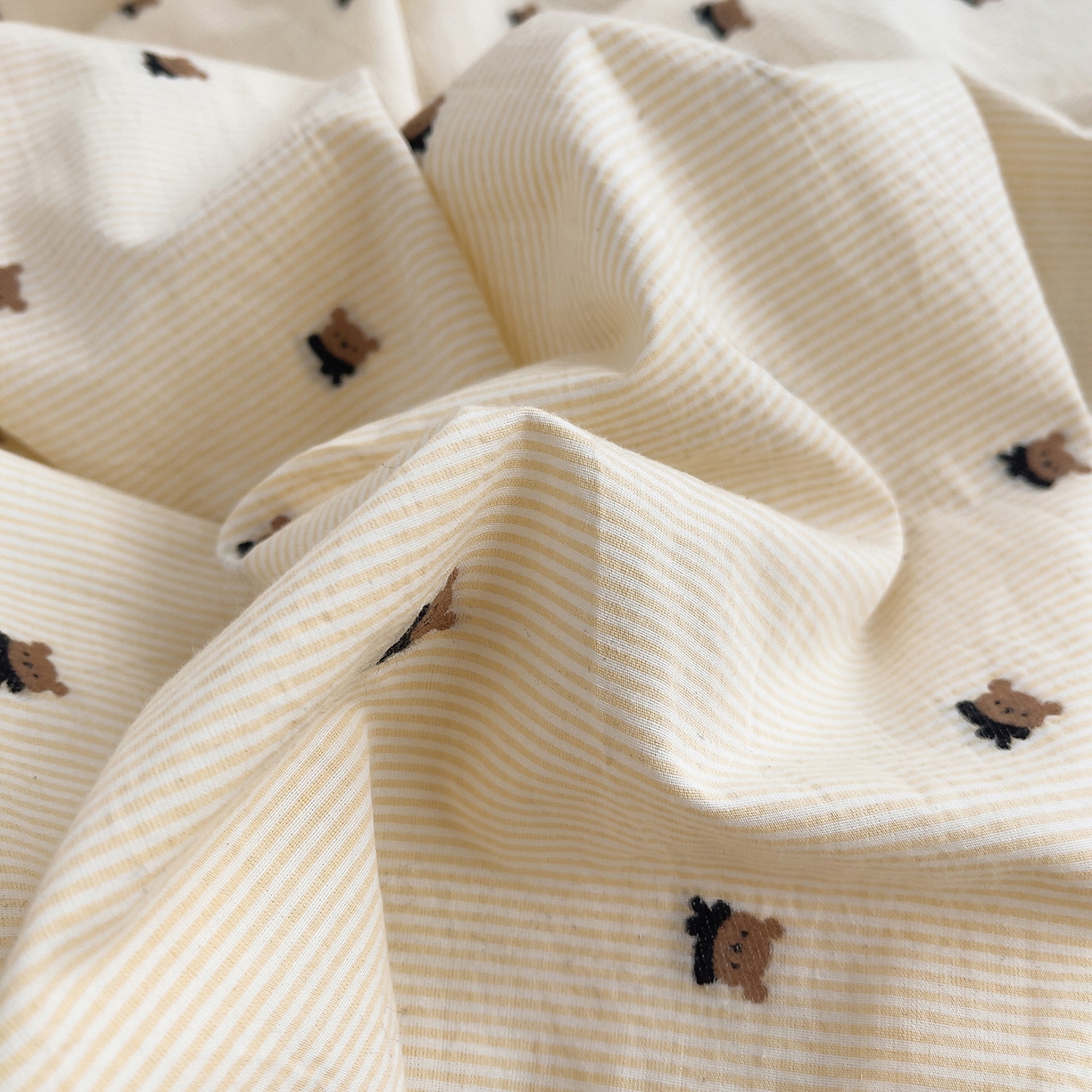 91家纺网 家纺一手货源 找家纺 炫拼家纺 2026新款A类全棉60支色织提花剪花B版40支水洗棉四件套-米熊系列 米熊-靓黄