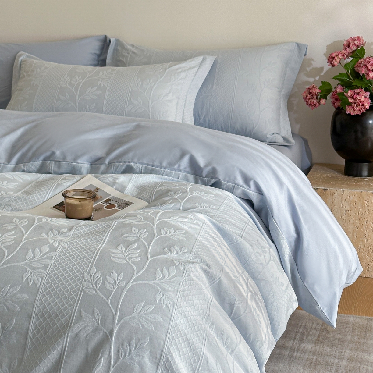 91家纺网 家纺一手货源 找家纺 格里芬家纺 2026新款全棉水洗立体浮雕提花纯棉四件套 芊芊叶语-云水蓝