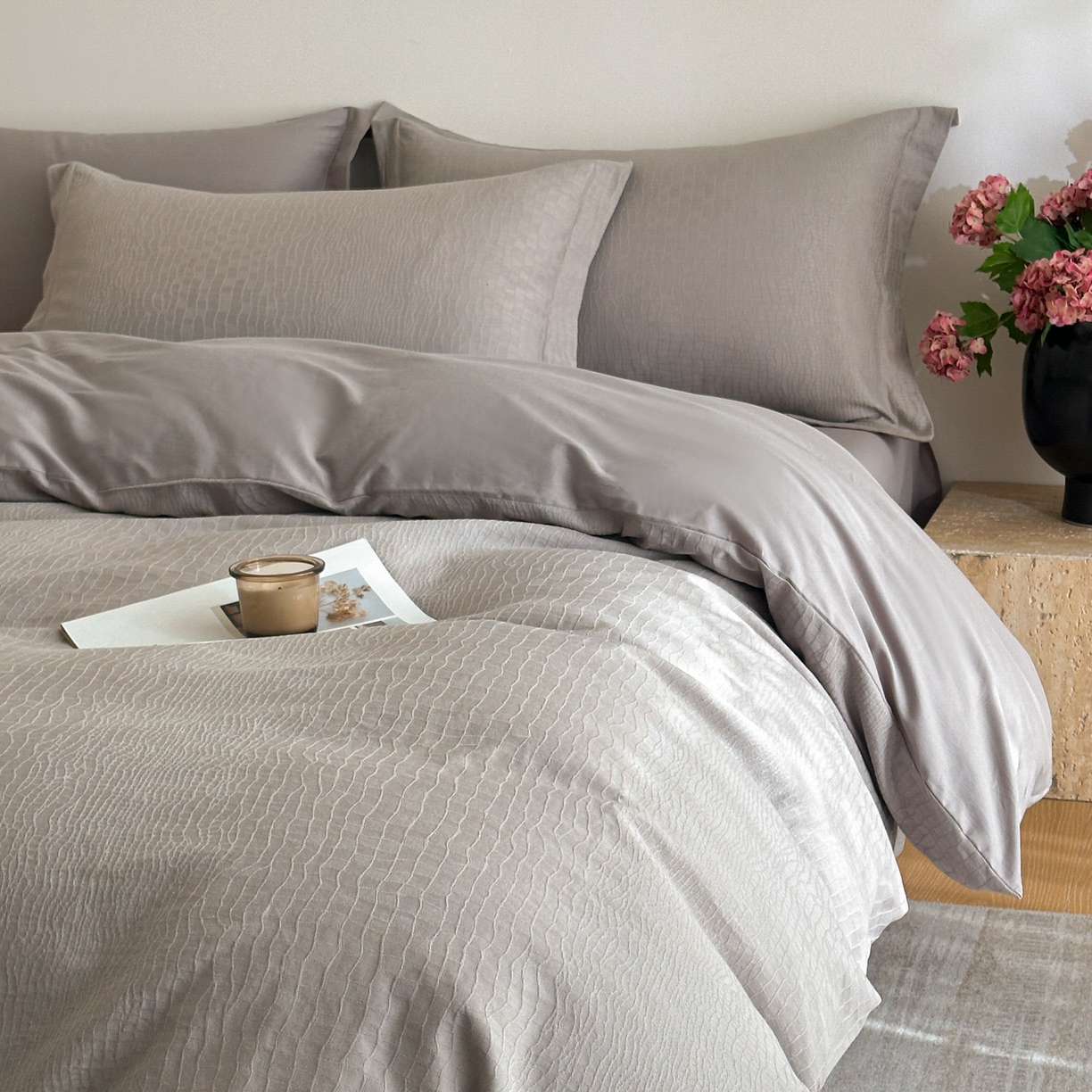 91家纺网 家纺一手货源 找家纺 格里芬家纺 2026新款全棉水洗立体浮雕提花纯棉四件套 石烁-太空灰