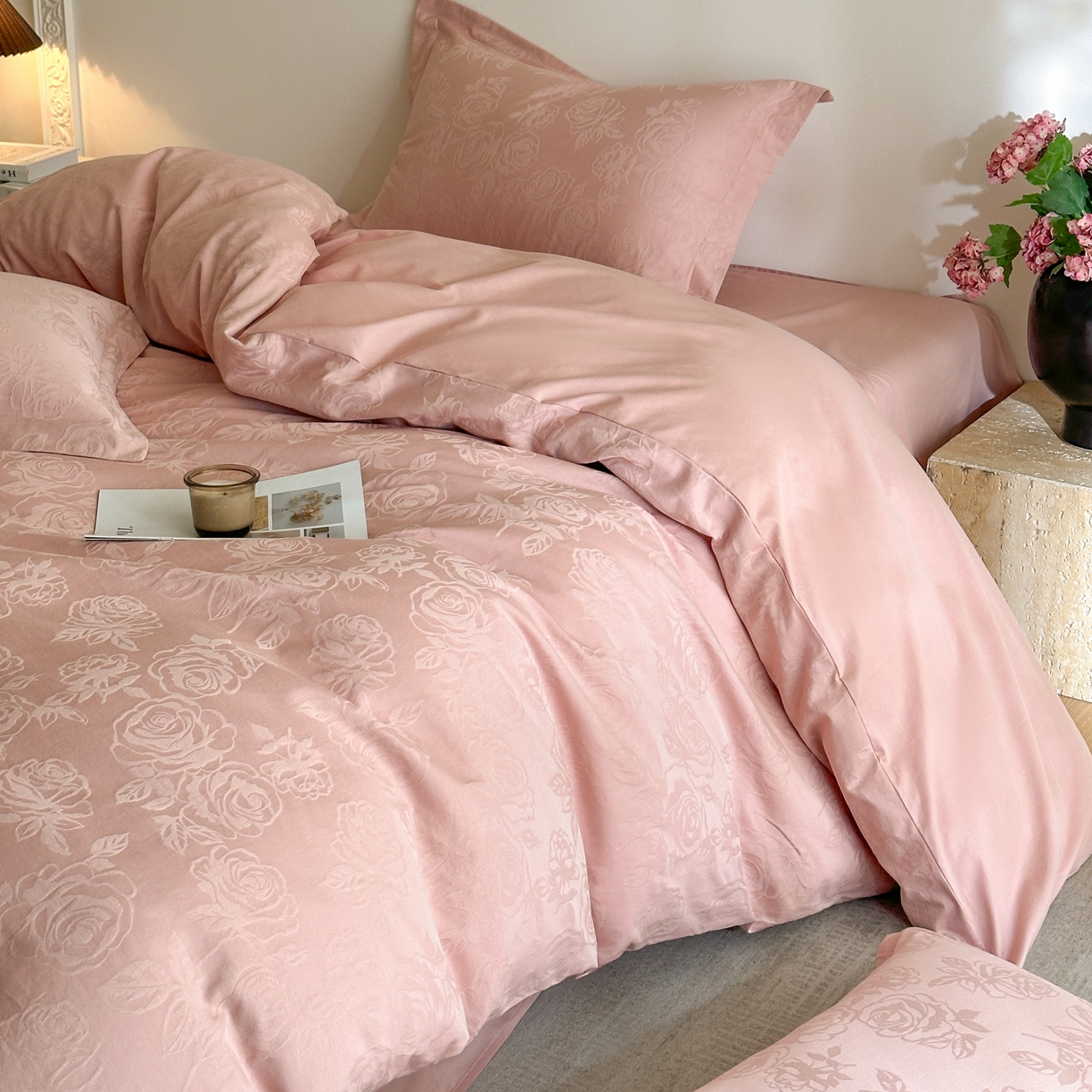 91家纺网 家纺一手货源 找家纺 格里芬家纺 2026新款全棉水洗立体浮雕提花纯棉四件套 玫瑰之恋-浓粉