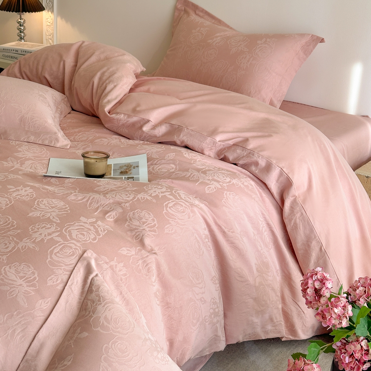 91家纺网 家纺一手货源 找家纺 格里芬家纺 2026新款全棉水洗立体浮雕提花纯棉四件套 玫瑰之恋-浓粉