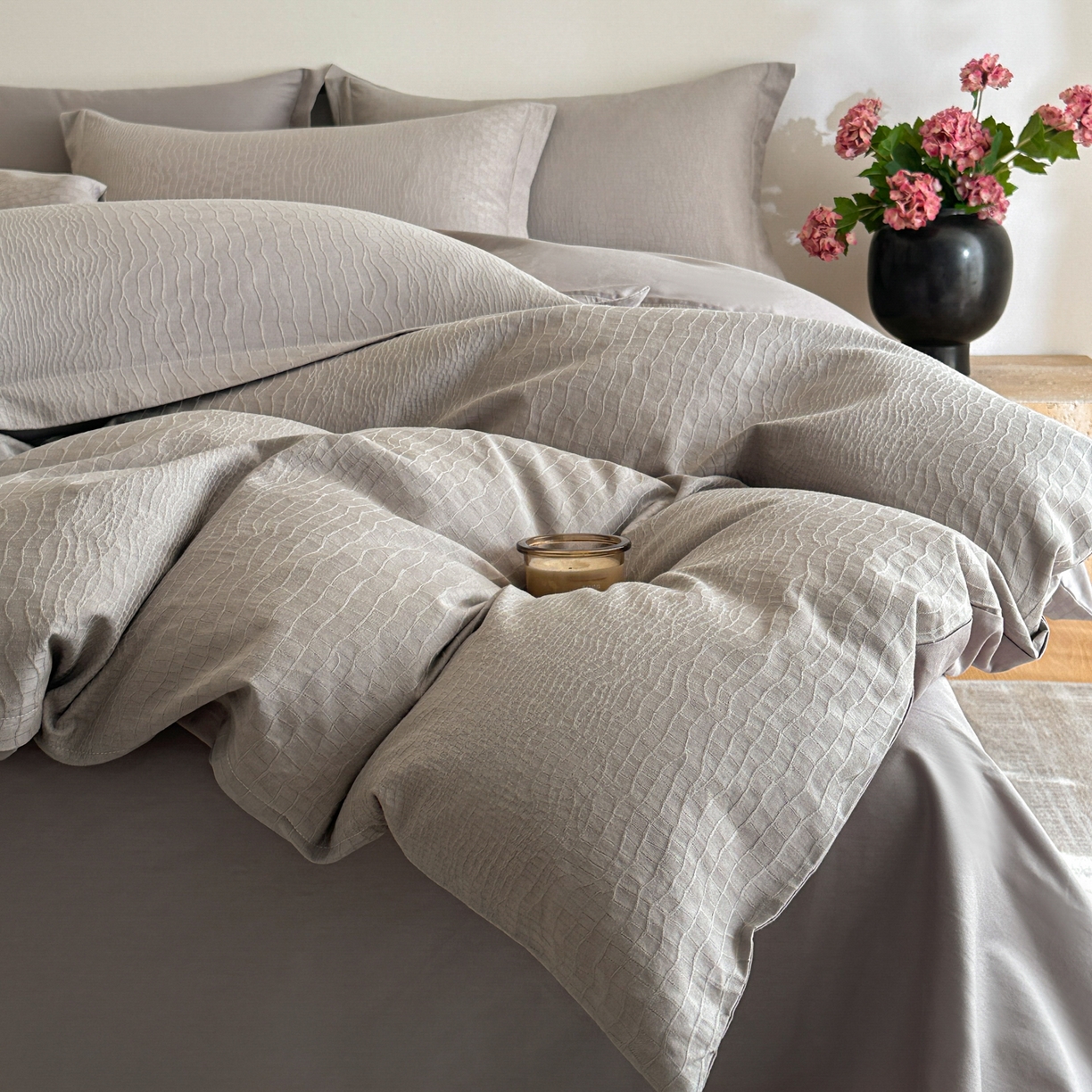 91家纺网 家纺一手货源 找家纺 格里芬家纺 2026新款全棉水洗立体浮雕提花纯棉四件套 石烁-太空灰