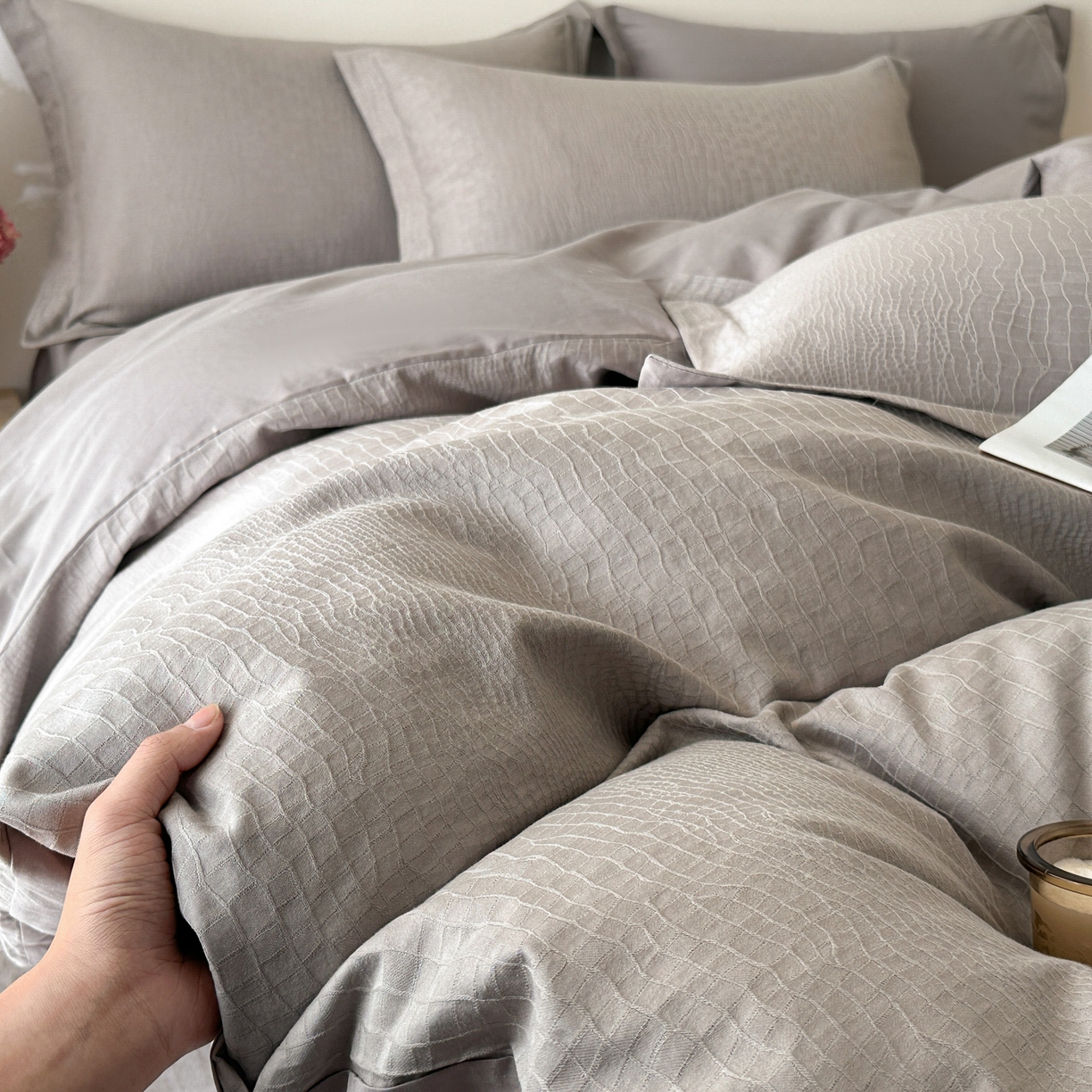 91家纺网 家纺一手货源 找家纺 格里芬家纺 2026新款全棉水洗立体浮雕提花纯棉四件套 石烁-太空灰