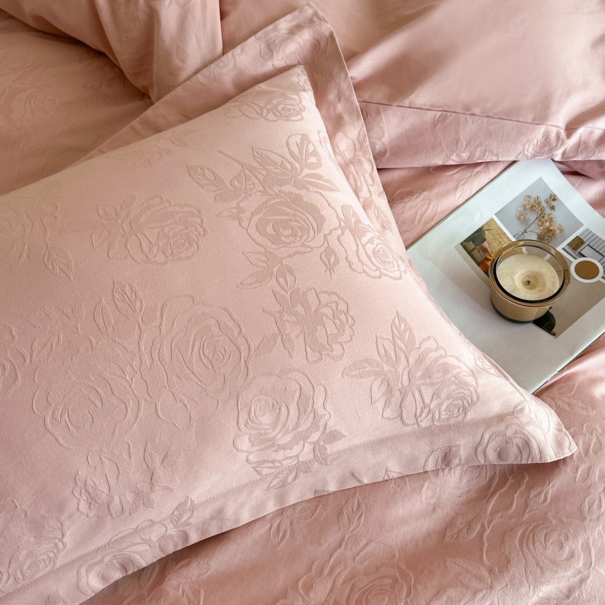 91家纺网 家纺一手货源 找家纺 格里芬家纺 2026新款全棉水洗立体浮雕提花纯棉四件套 玫瑰之恋-浓粉