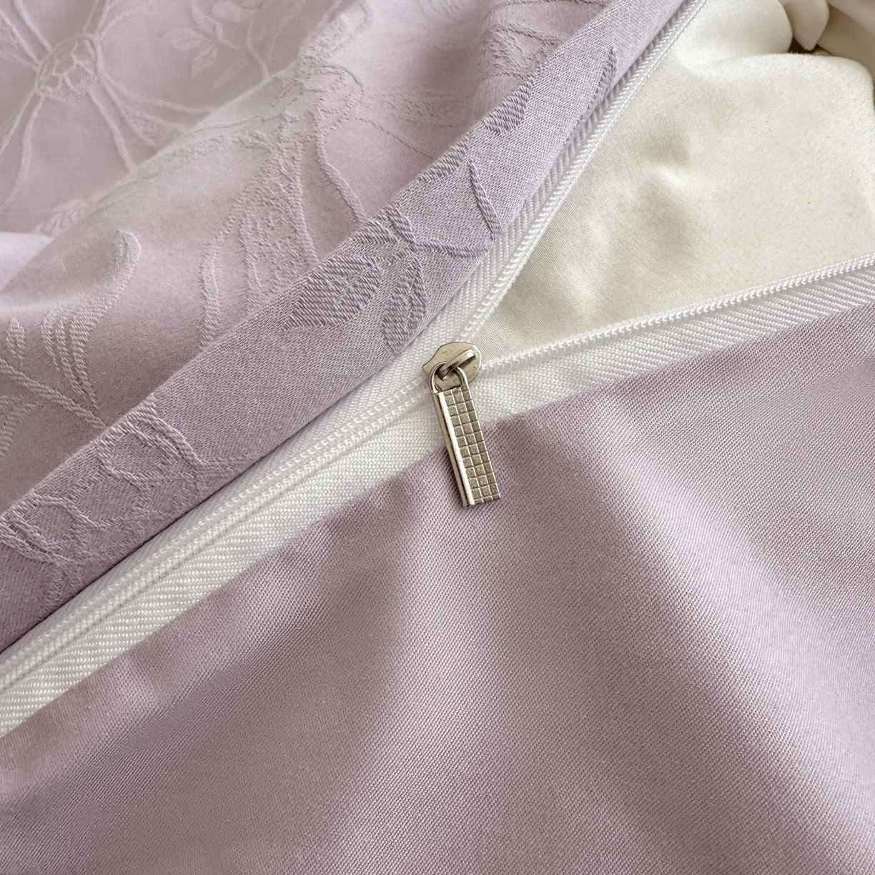 91家纺网 家纺一手货源 找家纺 格里芬家纺 2026新款全棉水洗立体浮雕提花纯棉四件套 恩特斯大-丁香紫