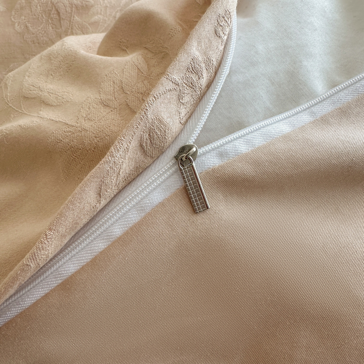 91家纺网 家纺一手货源 找家纺 格里芬家纺 2026新款全棉水洗立体浮雕提花纯棉四件套 花香韵美-米杏