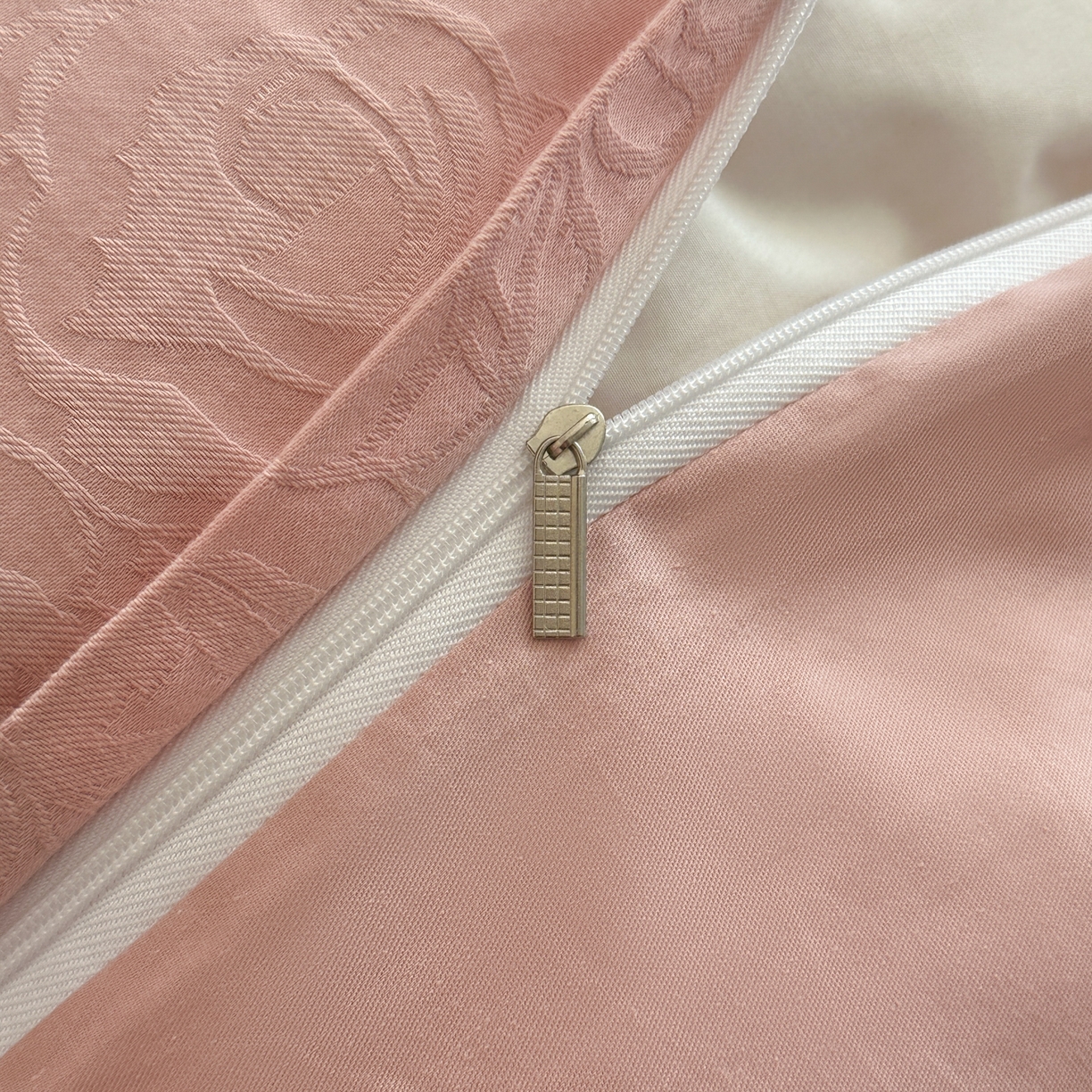 91家纺网 家纺一手货源 找家纺 格里芬家纺 2026新款全棉水洗立体浮雕提花纯棉四件套 玫瑰之恋-浓粉