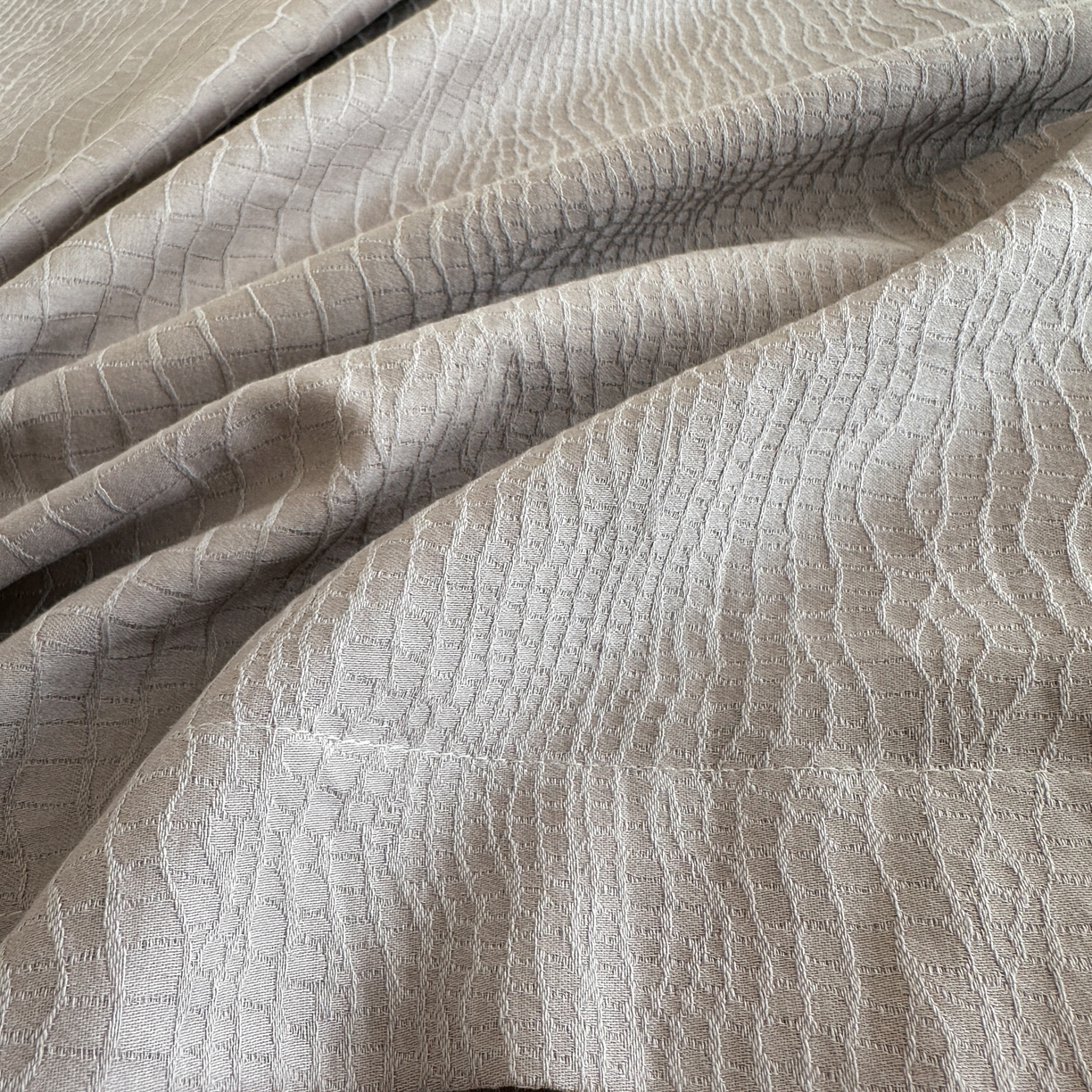 91家纺网 家纺一手货源 找家纺 格里芬家纺 2026新款全棉水洗立体浮雕提花纯棉四件套 石烁-太空灰