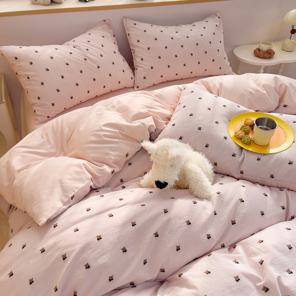 91家纺网 家纺一手货源 找家纺 炫拼家纺 2026新款A类全棉60支色织提花剪花B版40支水洗棉四件套-米熊系列 米熊-樱花粉