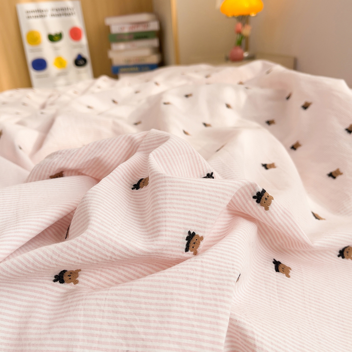 91家纺网 家纺一手货源 找家纺 炫拼家纺 2026新款A类全棉60支色织提花剪花B版40支水洗棉四件套-米熊系列 米熊-樱花粉