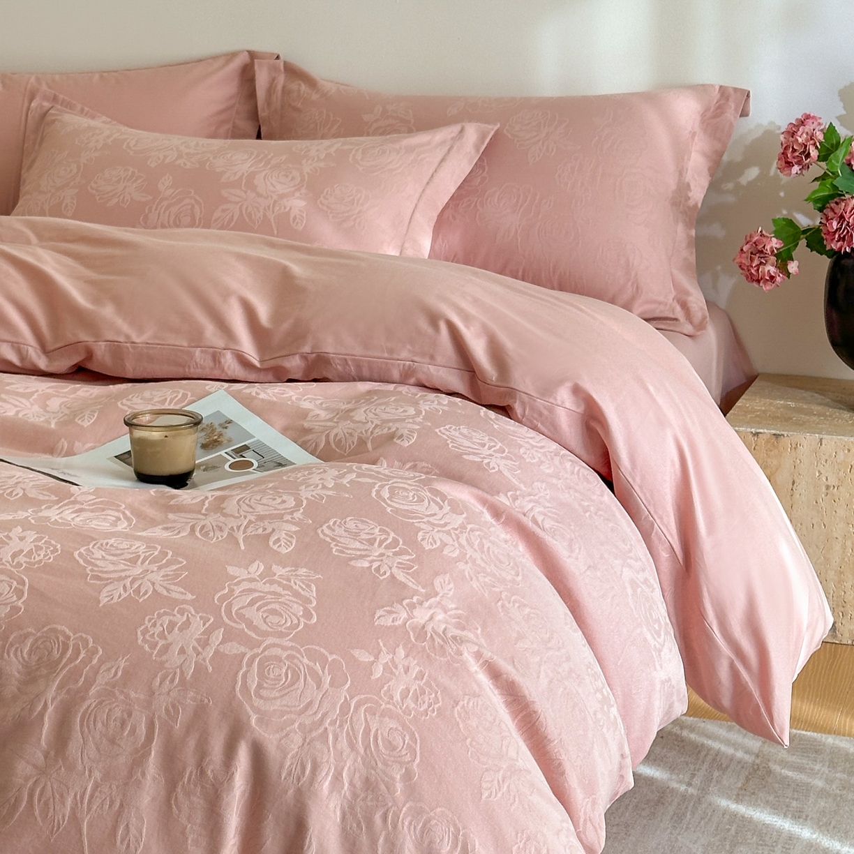 91家纺网 家纺一手货源 找家纺 格里芬家纺 2026新款全棉水洗立体浮雕提花纯棉四件套 玫瑰之恋-浓粉