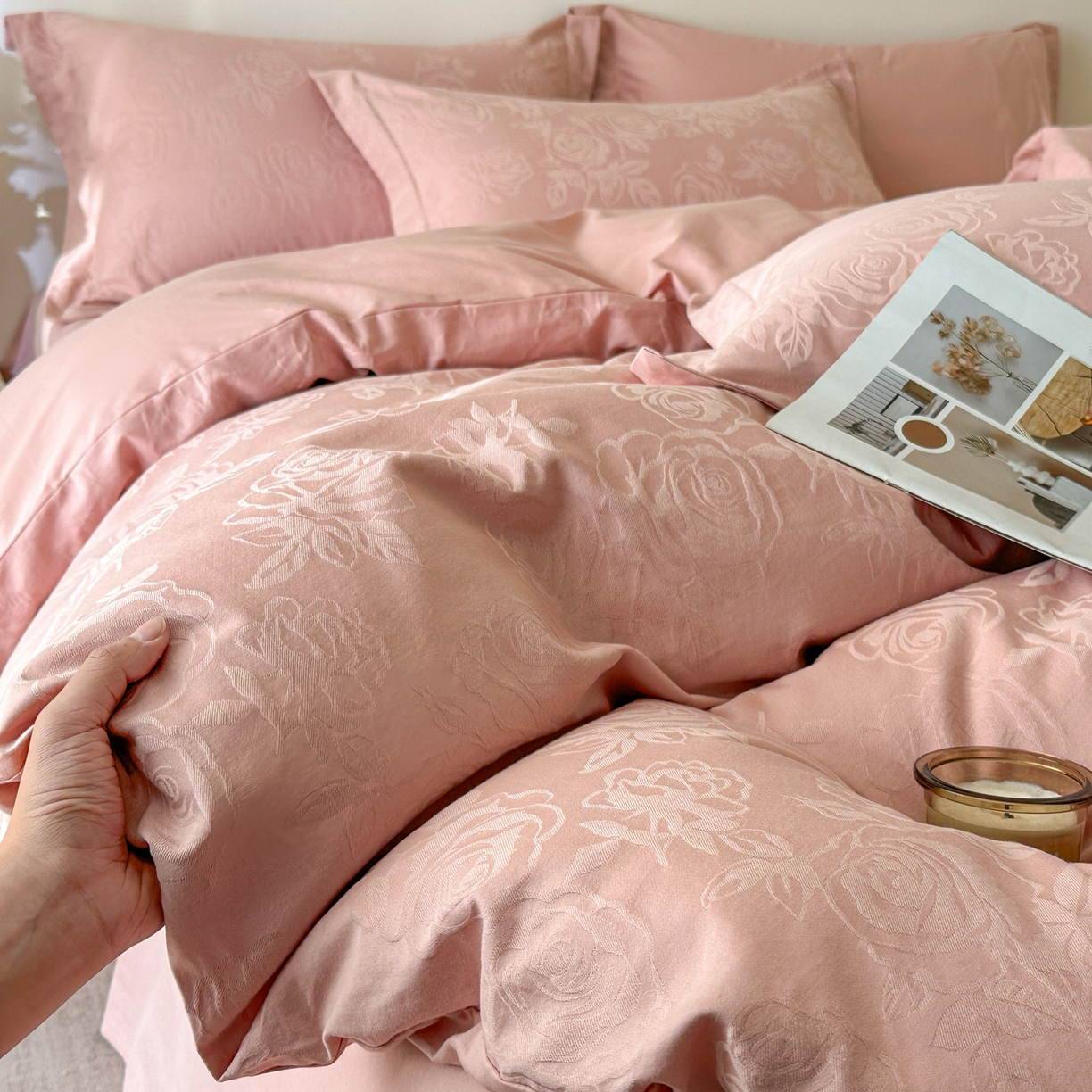 91家纺网 家纺一手货源 找家纺 格里芬家纺 2026新款全棉水洗立体浮雕提花纯棉四件套 玫瑰之恋-浓粉