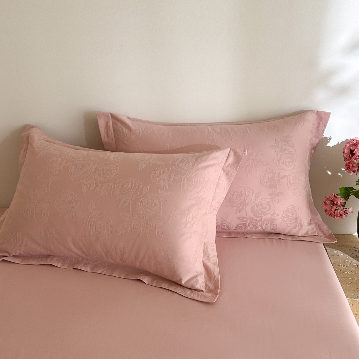 91家纺网 家纺一手货源 找家纺 格里芬家纺 2026新款全棉水洗立体浮雕提花纯棉四件套 玫瑰之恋-浓粉