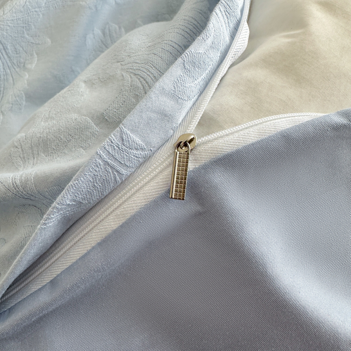 91家纺网 家纺一手货源 找家纺 格里芬家纺 2026新款全棉水洗立体浮雕提花纯棉四件套 柔风香草-云水蓝