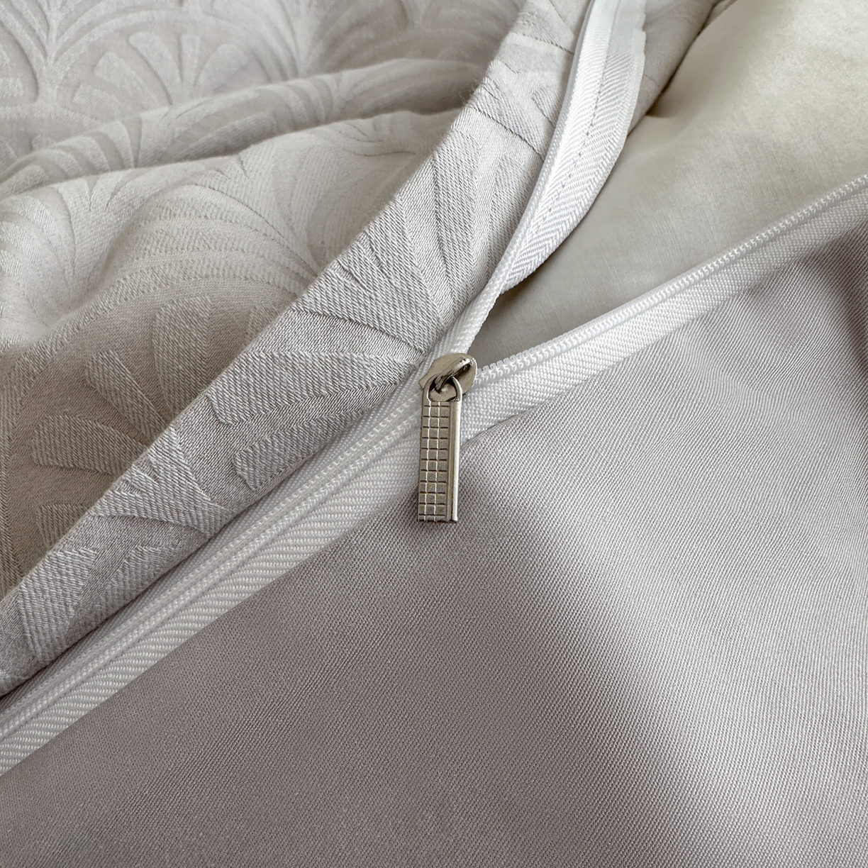 91家纺网 家纺一手货源 找家纺 格里芬家纺 2026新款全棉水洗立体浮雕提花纯棉四件套 伊贝斯-银灰