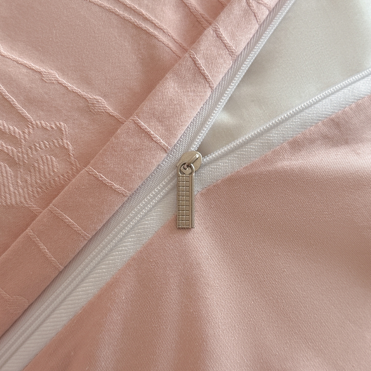 91家纺网 家纺一手货源 找家纺 格里芬家纺 2026新款全棉水洗立体浮雕提花纯棉四件套 蝶梦-唯美粉