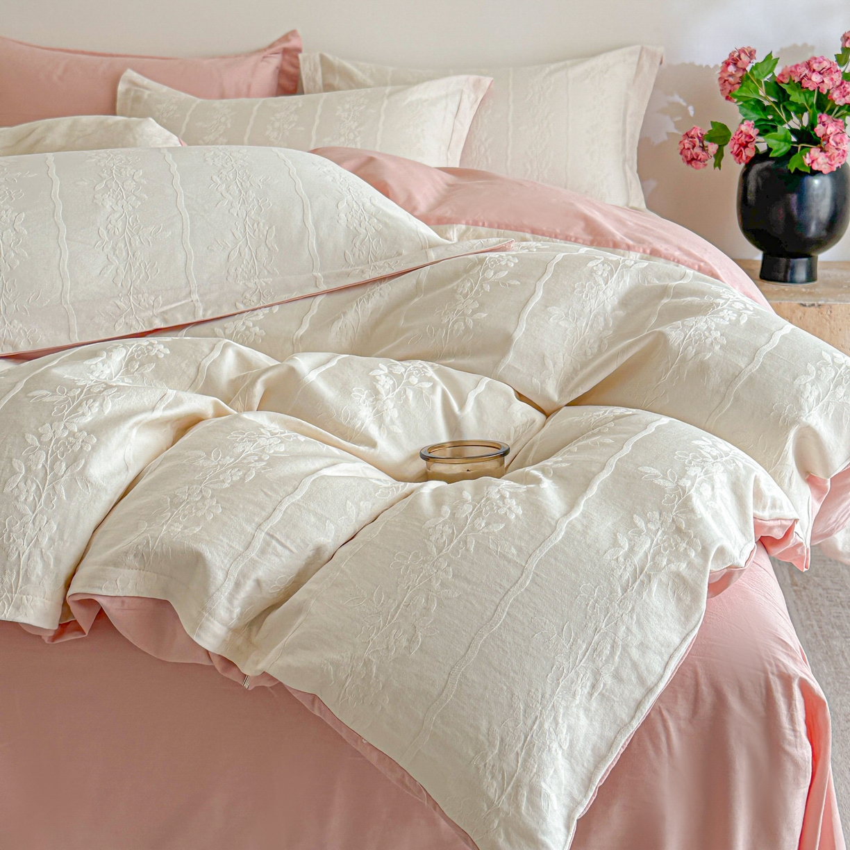 91家纺网 家纺一手货源 找家纺 格里芬家纺 2026新款全棉水洗立体浮雕提花纯棉四件套 浪漫情缘-奶昔白