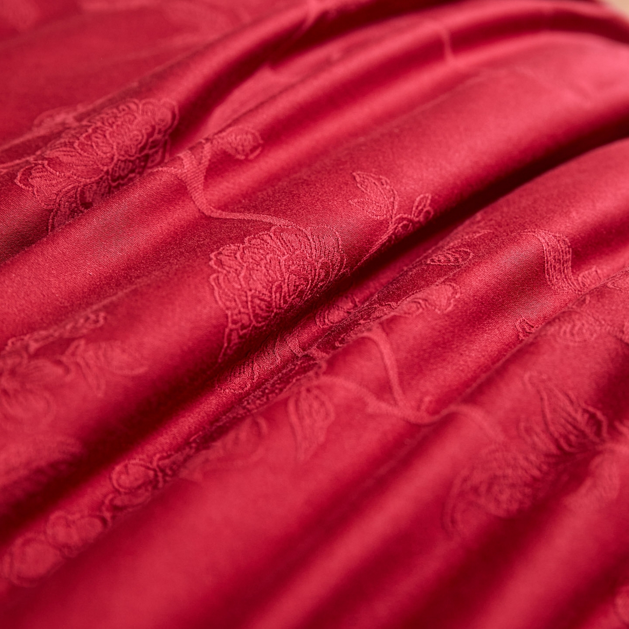 91家纺网 家纺一手货源 找家纺 格里芬家纺 2026新款全棉水洗立体浮雕提花大红婚庆四件套 花戏蝶-大红