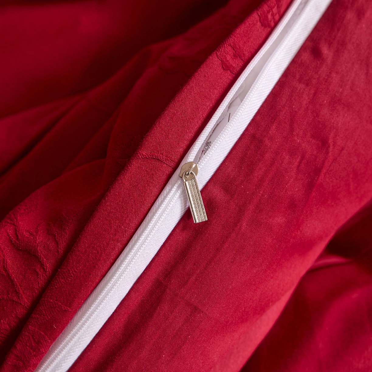 91家纺网 家纺一手货源 找家纺 格里芬家纺 2026新款全棉水洗立体浮雕提花大红婚庆四件套 花漾甜心-大红