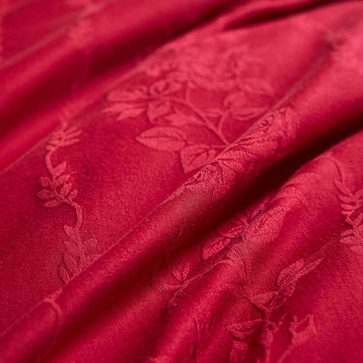 91家纺网 家纺一手货源 找家纺 格里芬家纺 2026新款全棉水洗立体浮雕提花大红婚庆四件套 花漾甜心-大红