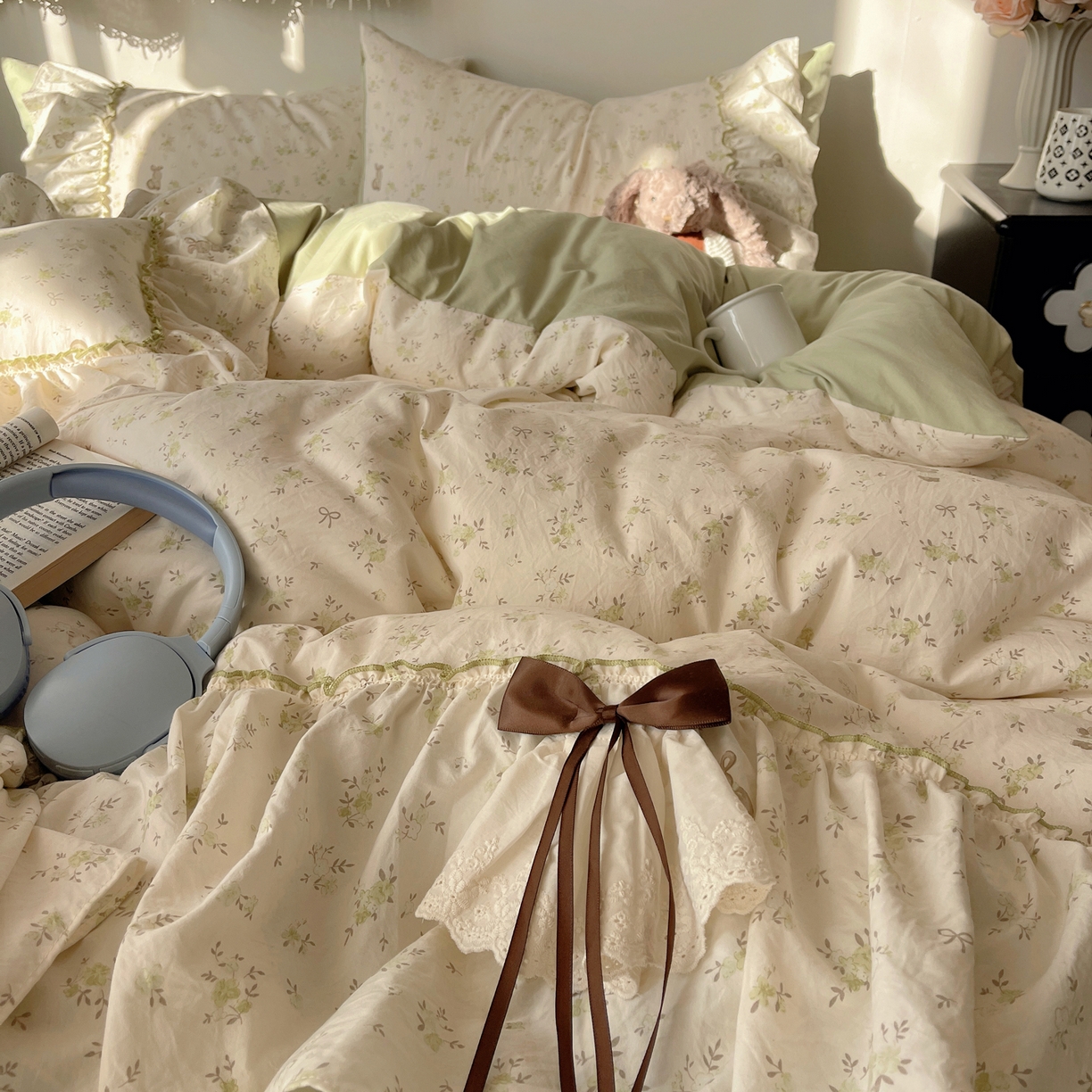 91家纺网 家纺一手货源 找家纺 娜娜 2026新款A类云朵锦花边四件套 小雏菊-浅绿