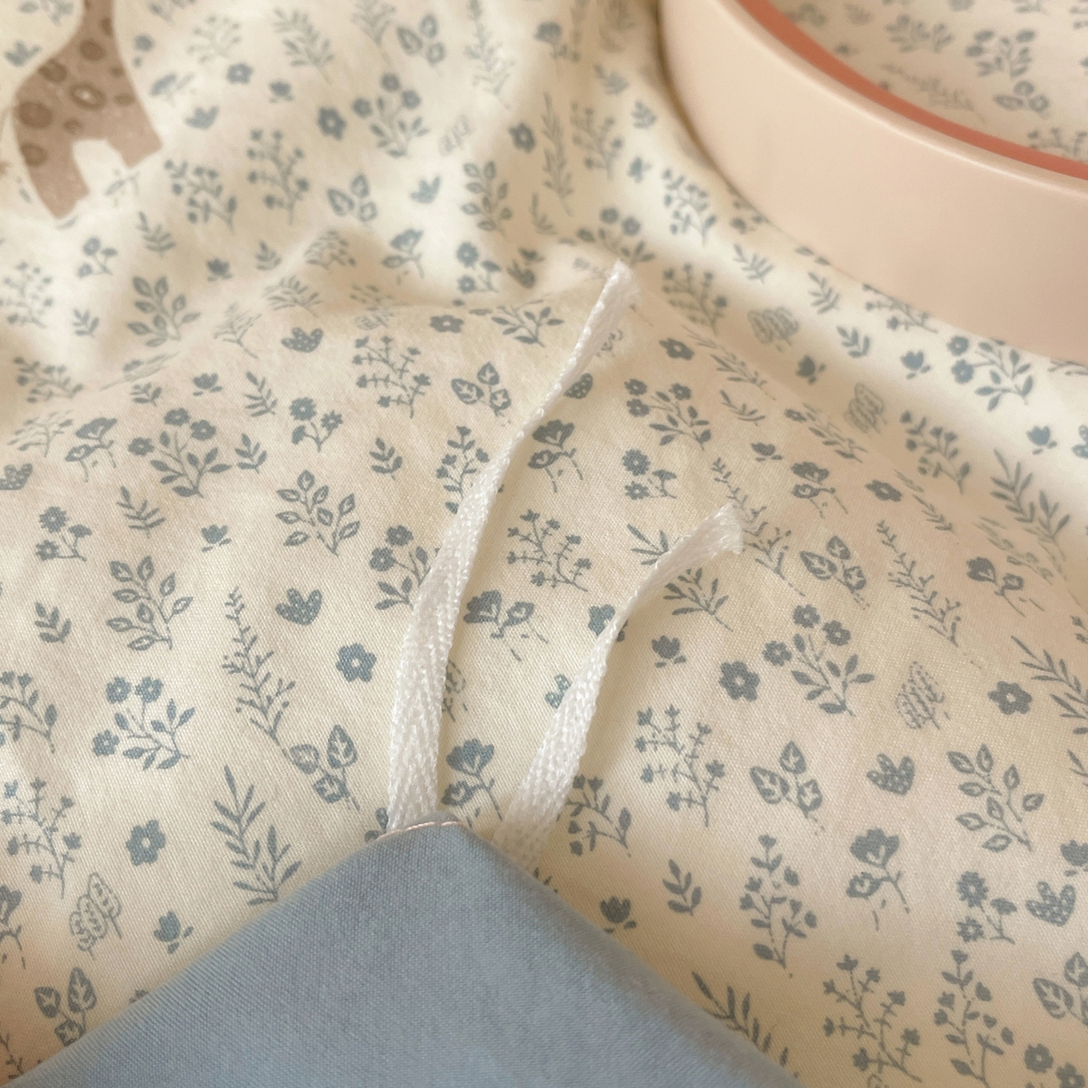 91家纺网 家纺一手货源 找家纺 娜娜 2026新款A类云朵锦花边四件套 动物世界-雾蓝