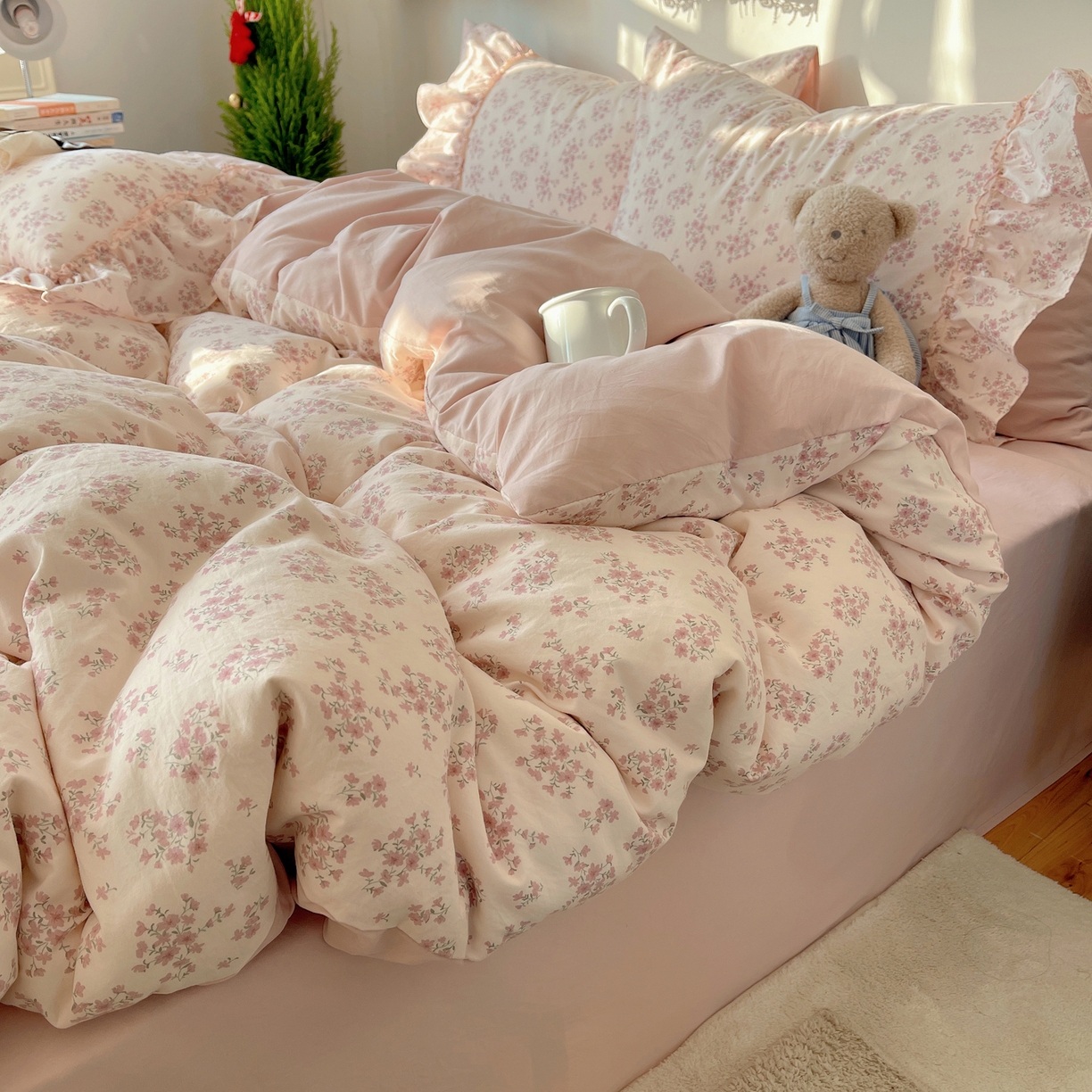 91家纺网 家纺一手货源 找家纺 娜娜 2026新款A类云朵锦花边四件套 樱花粉