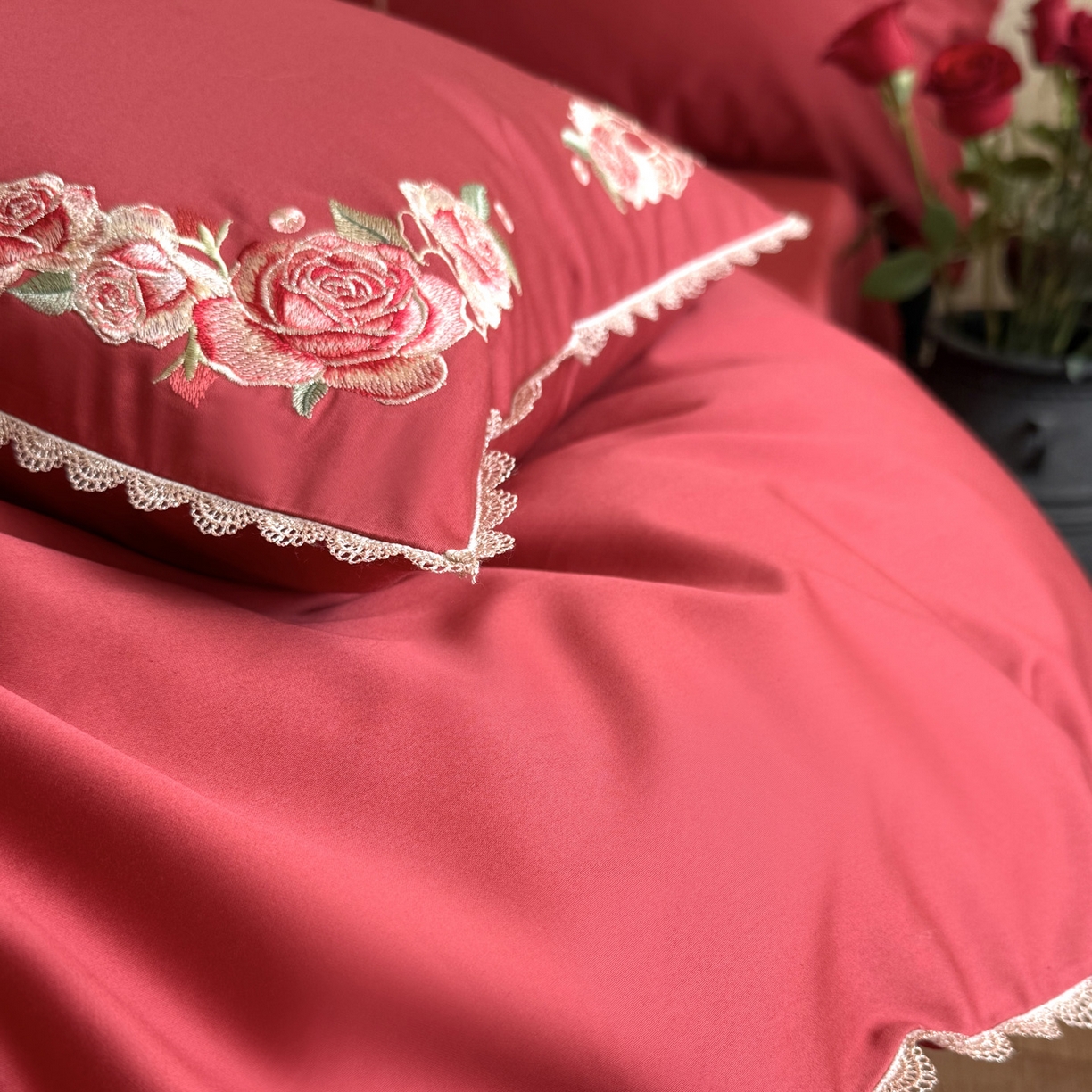 91家纺网 家纺一手货源 找家纺 （总）爱缦 2026新款花见喜系列100s pro全棉四件套-风格一（此款券后控价：标准388，大号408）