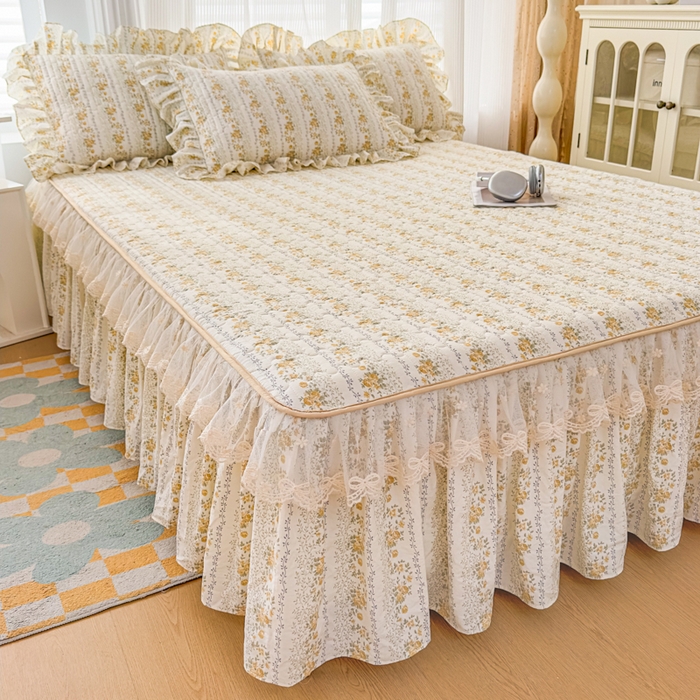 91家纺网 家纺一手货源 找家纺 家之硕家纺 2026新款精仿棉夹棉床裙三件套 彩韵