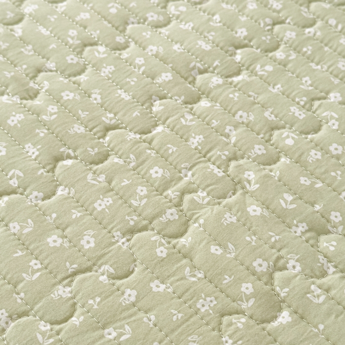 91家纺网 家纺一手货源 找家纺 家之硕家纺 2026新款精仿棉夹棉床裙三件套 春芽