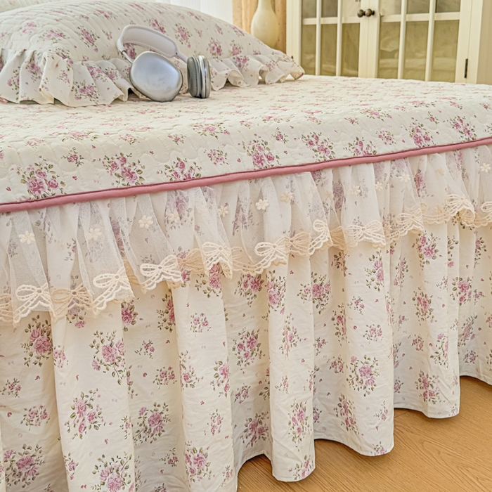 91家纺网 家纺一手货源 找家纺 家之硕家纺 2026新款精仿棉夹棉床裙三件套 多丽粉