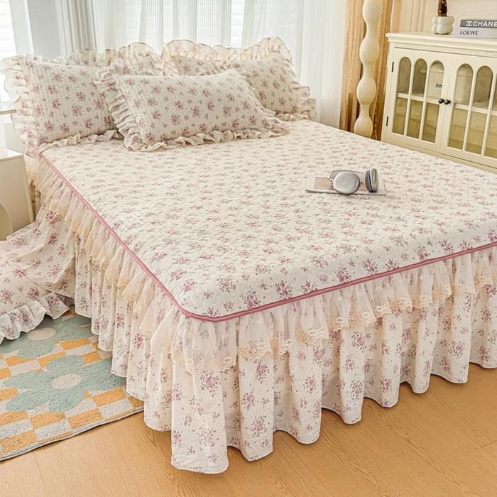 91家纺网 家纺一手货源 找家纺 家之硕家纺 2026新款精仿棉夹棉床裙三件套 多丽粉